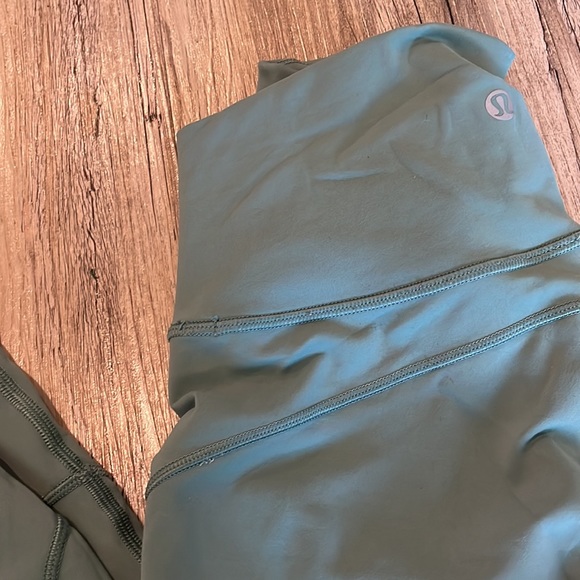 Lululemon In Movement 7/8 Tight *Everlux 25" size 4 EUC - Picture 8 of 8